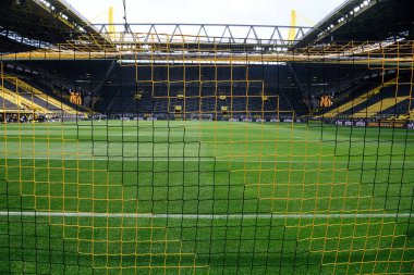DORTMUND, GERMANY - 3 Mayıs 2025: Signal Iduna Park 'ta Borussia Dortmund vs Vfl Wolfsburg futbol karşılaşması