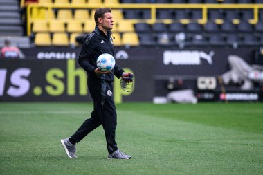 DORTMUND, GERMANY - 3 Mayıs 2025: Felix Brych - Borussia Dortmund 'un Signal Iduna Park' ta Vfl Wolfsburg 'a karşı oynadığı futbol maçı