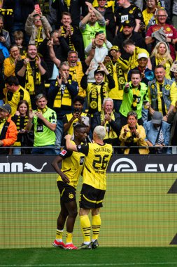 DORTMUND, GERMANY - 3 Mayıs 2025: Serhou Guirassy, Julian Ryerson - Signal Iduna Park 'ta Borussia Dortmund - Vfl Wolfsburg maçı