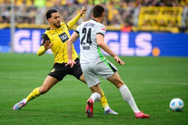 DORTMUND, GERMANY - 3 Mayıs 2025: Ramy Bensebaini, Bence Dardai - Signal Iduna Park 'ta Borussia Dortmund vs Vfl Wolfsburg futbol karşılaşması