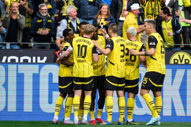 DORTMUND, GERMANY - 3 Mayıs 2025: Serhou Guirassy, Julian Brandt, Waldemar Anton ve oyuncular - Borussia Dortmund vs Vfl Wolfsburg Signal Iduna Park 'ta