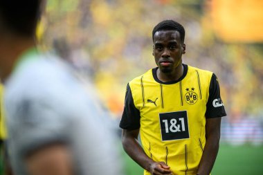 DORTMUND, GERMANY - 3 Mayıs 2025: Jamie Gittens - Borussia Dortmund 'un Signal Iduna Park' ta Vfl Wolfsburg 'a karşı oynadığı futbol maçı