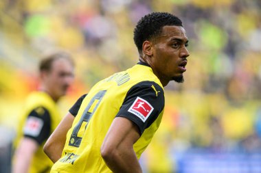 DORTMUND, GERMANY - 3 Mayıs 2025: Felix Nmecha - Borussia Dortmund, Signal Iduna Park 'ta Vfl Wolfsburg' a karşı futbol maçı