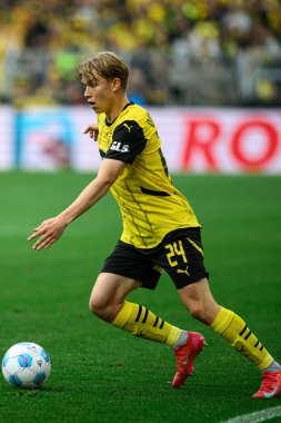 DORTMUND, GERMANY - 3 Mayıs 2025: Daniel Svensson - Borussia Dortmund, Signal Iduna Park 'ta Vfl Wolfsburg' a karşı futbol maçı