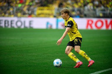 DORTMUND, GERMANY - 3 Mayıs 2025: Daniel Svensson - Borussia Dortmund, Signal Iduna Park 'ta Vfl Wolfsburg' a karşı futbol maçı