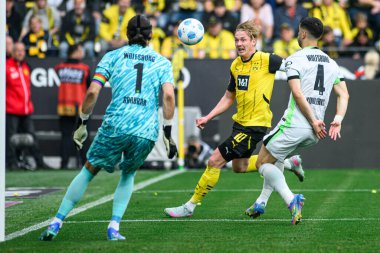DORTMUND, GERMANY - 3 Mayıs 2025: Julian Brandt - Borussia Dortmund-Vfl Wolfsburg maçı Signal Iduna Park 'ta