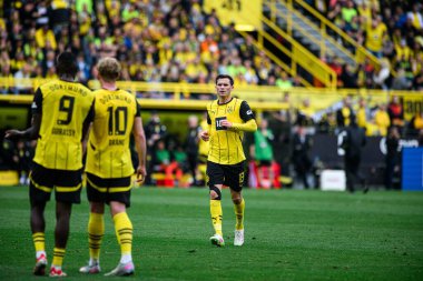DORTMUND, GERMANY - 3 Mayıs 2025: Serhou Guirassy, Julian Brandt - Borussia Dortmund - Signal Iduna Park 'ta Vfl Wolfsburg maçı