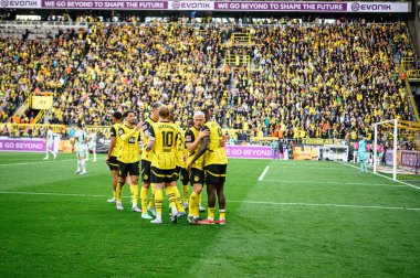 DORTMUND, GERMANY - 3 Mayıs 2025: gol, Serhou Guirassy - Borussia Dortmund vs Vfl Wolfsburg futbol karşılaşması Signal Iduna Park 'ta