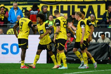 DORTMUND, GERMANY - 3 Mayıs 2025: Signal Iduna Park 'ta Borussia Dortmund vs Vfl Wolfsburg futbol karşılaşması