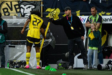 DORTMUND, GERMANY - 3 Mayıs 2025: Signal Iduna Park 'ta Borussia Dortmund vs Vfl Wolfsburg futbol karşılaşması