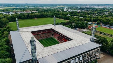 COLOGNE, ALMANY - 5 Mayıs 2025: Rhein Enerji Stadyumu 'nun havadan görünüşü. Bundesliga Club 1 'in ev sahibi stadyumu. FC Koln. Kadınlar Dünya Kupası Stadyumu. 2027