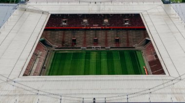 COLOGNE, ALMANY - 5 Mayıs 2025: Rhein Enerji Stadyumu 'nun havadan görünüşü. Bundesliga Club 1 'in ev sahibi stadyumu. FC Koln. Kadınlar Dünya Kupası Stadyumu. 2027