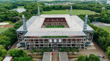 COLOGNE, ALMANY - 5 Mayıs 2025: Rhein Enerji Stadyumu 'nun havadan görünüşü. Bundesliga Club 1 'in ev sahibi stadyumu. FC Koln. Kadınlar Dünya Kupası Stadyumu. 2027