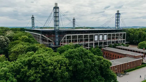 COLOGNE, ALMANY - 5 Mayıs 2025: Rhein Enerji Stadyumu 'nun havadan görünüşü. Bundesliga Club 1 'in ev sahibi stadyumu. FC Koln. Kadınlar Dünya Kupası Stadyumu. 2027