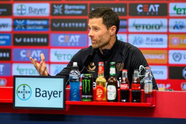 LEVERKUSEN, ALMANY - 9 Mayıs 2025: Xabi Alonso. Basın toplantısı. Bundesliga maçı Bayer 04 Leverkusen, Bayarena 'da Borusssia Dortmund' a karşı..