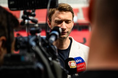 LEVERKUSEN, ALMANY - 9 MAYIS 2025: Basın toplantısı. Bundesliga maçı Bayer 04 Leverkusen, Bayarena 'da Borusssia Dortmund' a karşı..