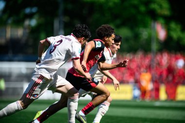 LEVERKUSEN, ALMANY - 10 MAYIS 2025: Montrell Culbreath - Yarı-Final. A-Junioren Bundesliga maçı Bayer 04 Leverkusen, FC Bayern 'e karşı Ulrich-Haberland Stadyumu' nda.