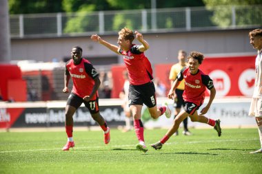 LEVERKUSEN, ALMANY - 10 MAYIS 2025: Andrea Natali - Yarı-Final. A-Junioren Bundesliga maçı Bayer 04 Leverkusen, FC Bayern 'e karşı Ulrich-Haberland Stadyumu' nda.
