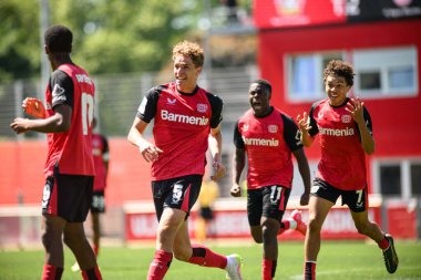 LEVERKUSEN, ALMANY - 10 MAYIS 2025: Andrea Natali - Yarı-Final. A-Junioren Bundesliga maçı Bayer 04 Leverkusen, FC Bayern 'e karşı Ulrich-Haberland Stadyumu' nda.