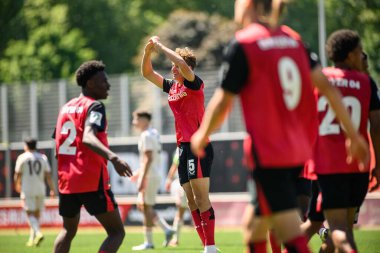 LEVERKUSEN, ALMANY - 10 MAYIS 2025: Andrea Natali - Yarı-Final. A-Junioren Bundesliga maçı Bayer 04 Leverkusen, FC Bayern 'e karşı Ulrich-Haberland Stadyumu' nda.