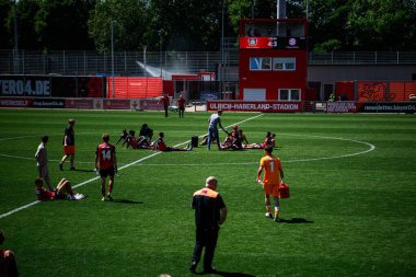 LEVERKUSEN, ALMANY - 10 MAYIS, 2025: A-Junioren Bundesliga maçı Bayer 04 Leverkusen, FC Bayern 'e karşı Ulrich-Haberland Stadyumu' nda.