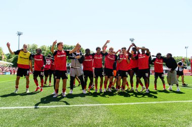 LEVERKUSEN, ALMANY - 10 MAYIS 2025: Bayer 04 U19 - Yarı-Final. A-Junioren Bundesliga maçı Bayer 04 Leverkusen, FC Bayern 'e karşı Ulrich-Haberland Stadyumu' nda.