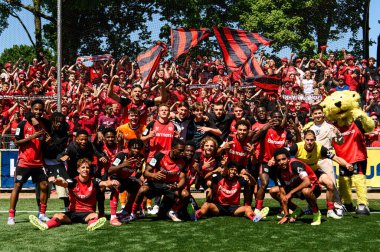 LEVERKUSEN, ALMANY - 10 MAYIS 2025: Bayer 04 U19 - Yarı-Final. A-Junioren Bundesliga maçı Bayer 04 Leverkusen, FC Bayern 'e karşı Ulrich-Haberland Stadyumu' nda.