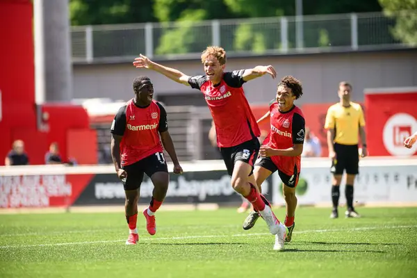 LEVERKUSEN, ALMANY - 10 MAYIS 2025: Andrea Natali - Yarı-Final. A-Junioren Bundesliga maçı Bayer 04 Leverkusen, FC Bayern 'e karşı Ulrich-Haberland Stadyumu' nda.
