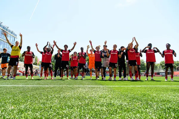 LEVERKUSEN, ALMANY - 10 MAYIS 2025: Bayer 04 U19 - Yarı-Final. A-Junioren Bundesliga maçı Bayer 04 Leverkusen, FC Bayern 'e karşı Ulrich-Haberland Stadyumu' nda.