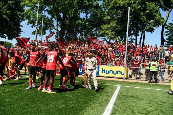 LEVERKUSEN, ALMANY - 10 MAYIS 2025: Bayer 04 U19 - Yarı-Final. A-Junioren Bundesliga maçı Bayer 04 Leverkusen, FC Bayern 'e karşı Ulrich-Haberland Stadyumu' nda.