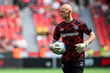 LEVERKUSEN, GERMANY - 11 Mayıs 2025: Niklas Lomb - Bundesliga maçı Bayer 04 Leverkusen FC Augsburg 'a karşı Bayarena' da.
