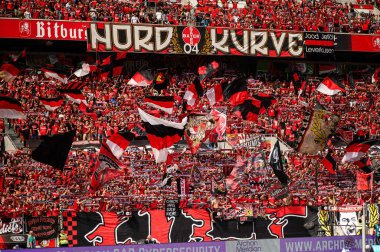 LEVERKUSEN, GERMANY - 11 Mayıs 2025: Hayranlar, destek - Bayer 04 Leverkusen, Bayarena 'da FC Augsburg' a karşı.