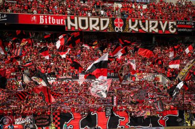 LEVERKUSEN, GERMANY - 11 Mayıs 2025: Hayranlar, destek - Bayer 04 Leverkusen, Bayarena 'da FC Augsburg' a karşı.