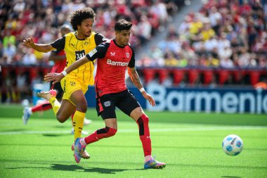 LEVERKUSEN, GERMANY - 11 MAYIS 2025: Bayer 04 Leverkusen FC Augsburg 'a karşı Bundesliga maçı.