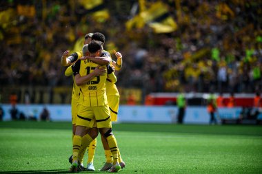 LEVERKUSEN, GERMANY - 11 MAYIS 2025: Bayer 04 Leverkusen FC Augsburg 'a karşı Bundesliga maçı.