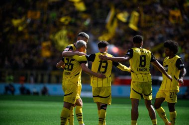 LEVERKUSEN, GERMANY - 11 MAYIS 2025: Bayer 04 Leverkusen FC Augsburg 'a karşı Bundesliga maçı.