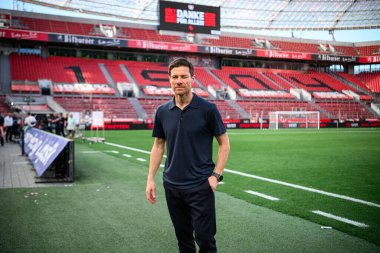 LEVERKUSEN, GERMANY - 11 Mayıs 2025: Xabi Alonso - Bundesliga maçı Bayer 04 Leverkusen FC Augsburg 'a karşı Bayarena' da.