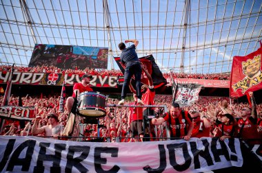 LEVERKUSEN, GERMANY - 11 Mayıs 2025: Xabi Alonso - Bundesliga maçı Bayer 04 Leverkusen FC Augsburg 'a karşı Bayarena' da.