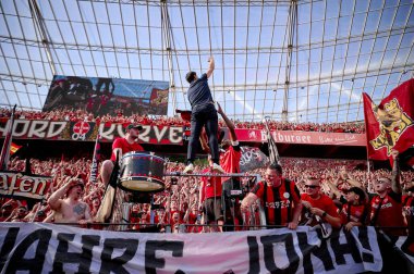 LEVERKUSEN, GERMANY - 11 Mayıs 2025: Xabi Alonso - Bundesliga maçı Bayer 04 Leverkusen FC Augsburg 'a karşı Bayarena' da.