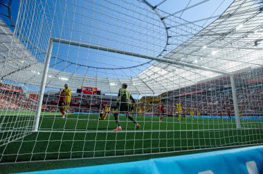 LEVERKUSEN, GERMANY - 11 MAYIS, 2025: Gregor Kobel - Bundesliga maçı Bayer 04 Leverkusen FC Augsburg 'a karşı Bayarena' da.