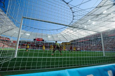 LEVERKUSEN, GERMANY - 11 MAYIS, 2025: Gregor Kobel - Bundesliga maçı Bayer 04 Leverkusen FC Augsburg 'a karşı Bayarena' da.