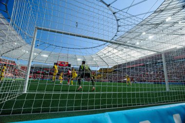 LEVERKUSEN, GERMANY - 11 MAYIS, 2025: Gregor Kobel - Bundesliga maçı Bayer 04 Leverkusen FC Augsburg 'a karşı Bayarena' da.