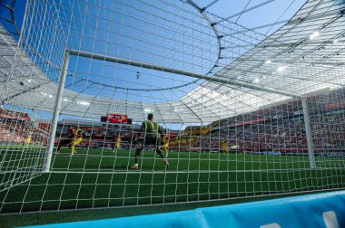 LEVERKUSEN, GERMANY - 11 MAYIS, 2025: Gregor Kobel - Bundesliga maçı Bayer 04 Leverkusen FC Augsburg 'a karşı Bayarena' da.