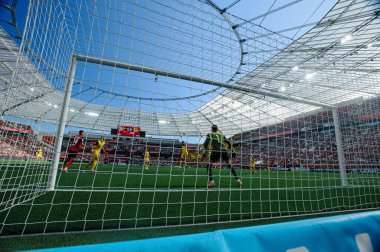 LEVERKUSEN, GERMANY - 11 MAYIS, 2025: Gregor Kobel - Bundesliga maçı Bayer 04 Leverkusen FC Augsburg 'a karşı Bayarena' da.