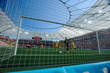 LEVERKUSEN, GERMANY - 11 MAYIS, 2025: Gregor Kobel - Bundesliga maçı Bayer 04 Leverkusen FC Augsburg 'a karşı Bayarena' da.