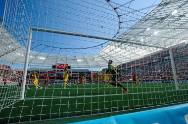 LEVERKUSEN, GERMANY - 11 MAYIS, 2025: Gregor Kobel - Bundesliga maçı Bayer 04 Leverkusen FC Augsburg 'a karşı Bayarena' da.
