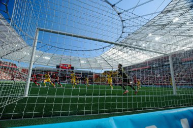 LEVERKUSEN, GERMANY - 11 MAYIS, 2025: Gregor Kobel - Bundesliga maçı Bayer 04 Leverkusen FC Augsburg 'a karşı Bayarena' da.