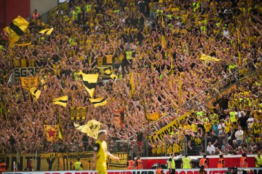 LEVERKUSEN, GERMANY - 11 MAYIS 2025: Bayer 04 Leverkusen FC Augsburg 'a karşı Bundesliga maçı.