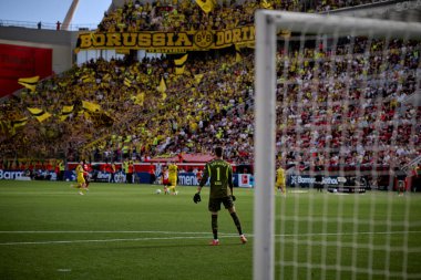 LEVERKUSEN, GERMANY - 11 MAYIS, 2025: Gregor Kobel - Bundesliga maçı Bayer 04 Leverkusen FC Augsburg 'a karşı Bayarena' da.