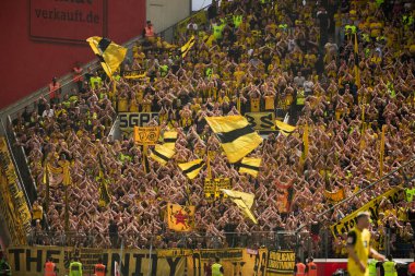 LEVERKUSEN, GERMANY - 11 MAYIS 2025: Bayer 04 Leverkusen FC Augsburg 'a karşı Bundesliga maçı.